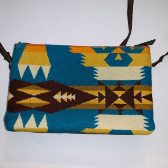 CROSSBODY SHOULDER HANDBAG MADE WITH PENDLETON WOOL AND LEATHER - Picture 3 of 8